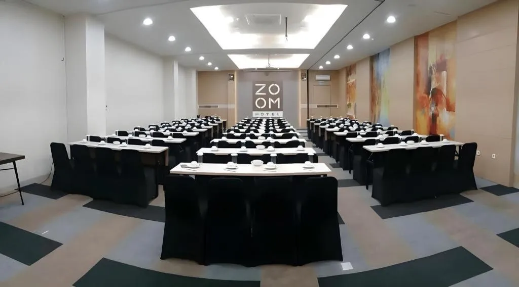 Zoom Dharmahusada Hotel