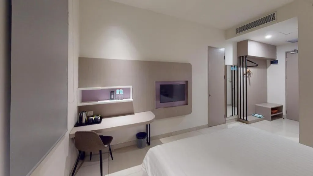 Bed in Zoom Dharmahusada Hotel