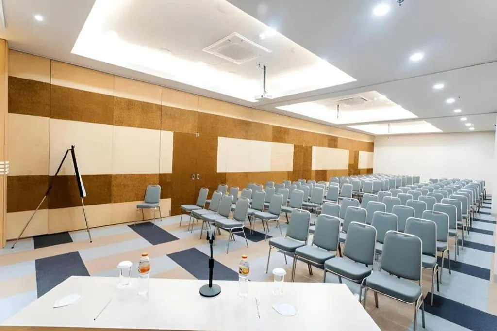 Zoom Dharmahusada Hotel