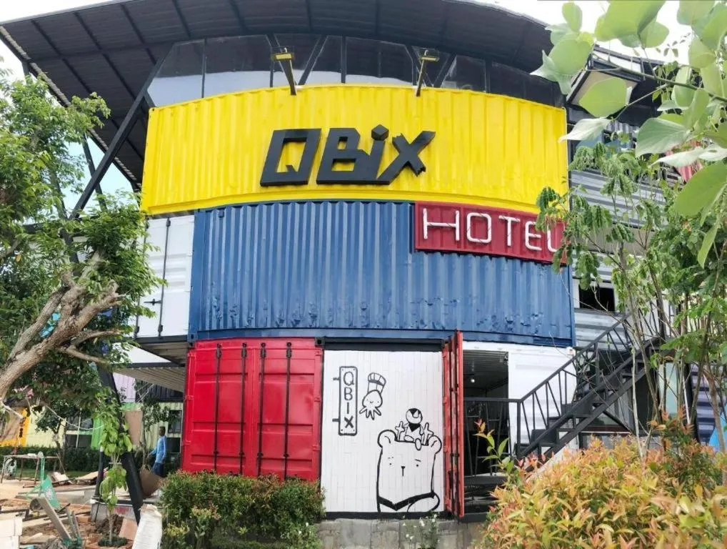 QBix Hotel
