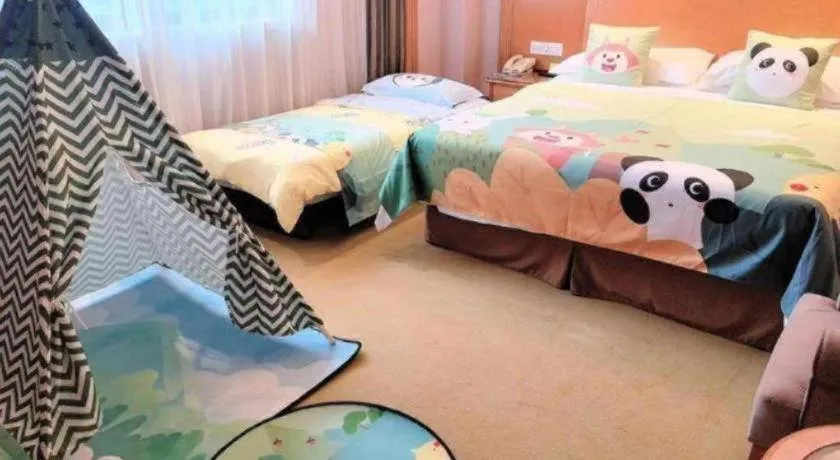 Bed in Vienna International Hotel Shanghai Dishui Lake Lingang Wanda