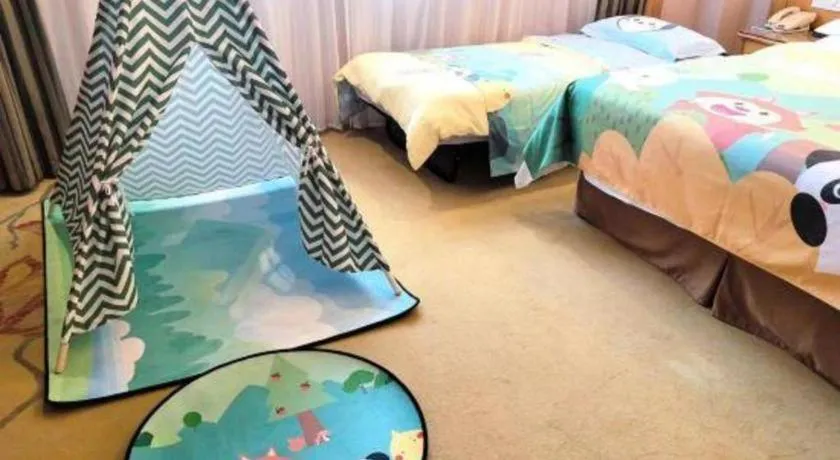 Bed in Vienna International Hotel Shanghai Dishui Lake Lingang Wanda