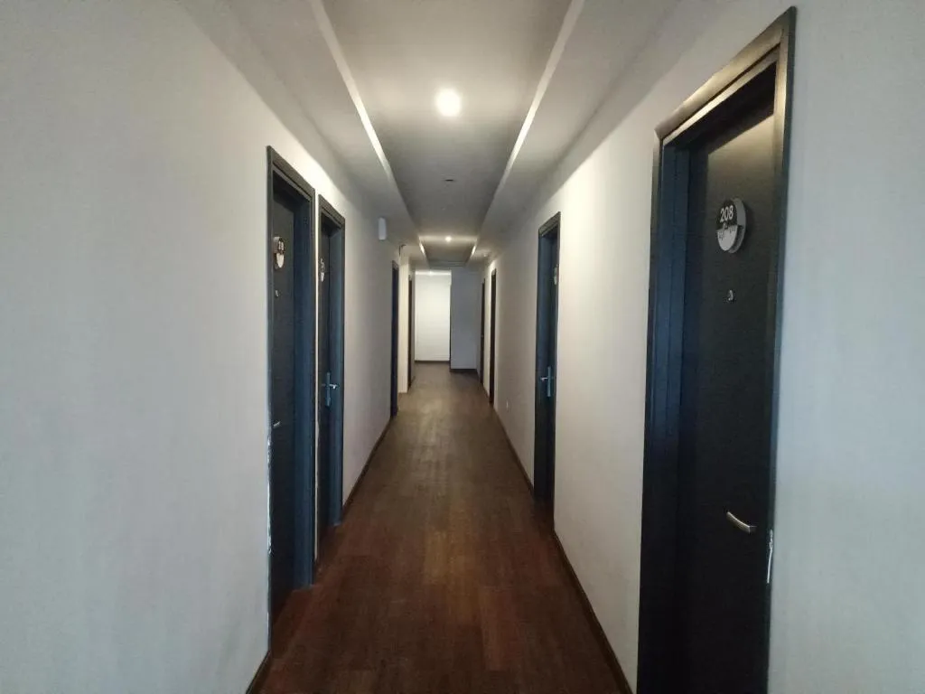 Front One Boutique Pusponjolo Semarang