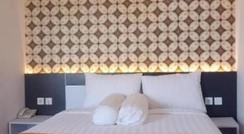 Front One Boutique Pusponjolo Semarang