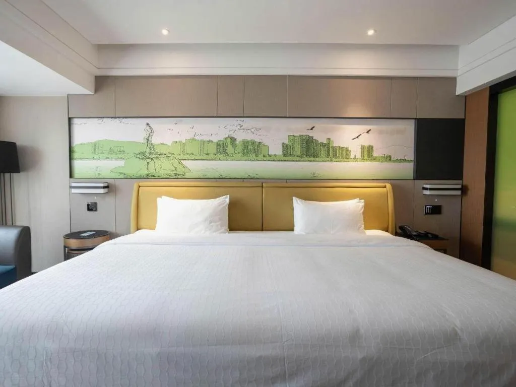 Bed in Hampton by Hilton Zhuhai Doumen