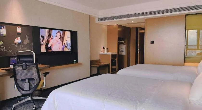 Bed in Hampton by Hilton Zhuhai Doumen