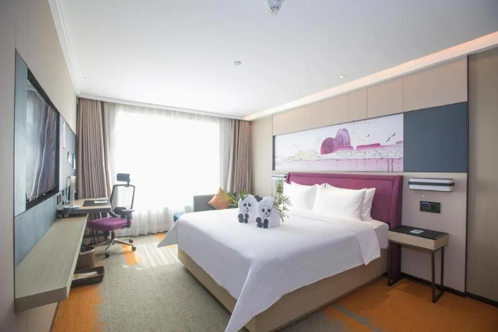 Bed in Hampton by Hilton Zhuhai Doumen