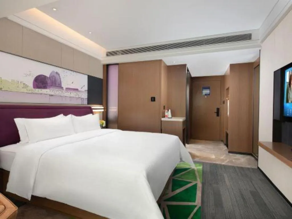 Bed in Hampton by Hilton Zhuhai Doumen