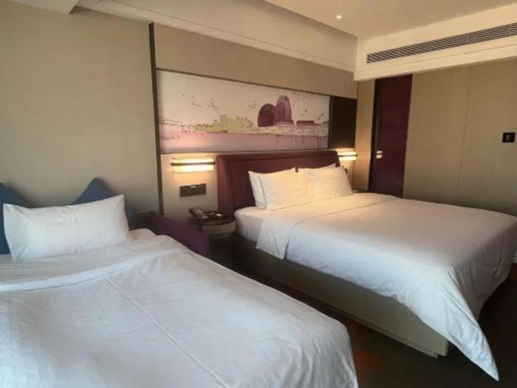 Bed in Hampton by Hilton Zhuhai Doumen