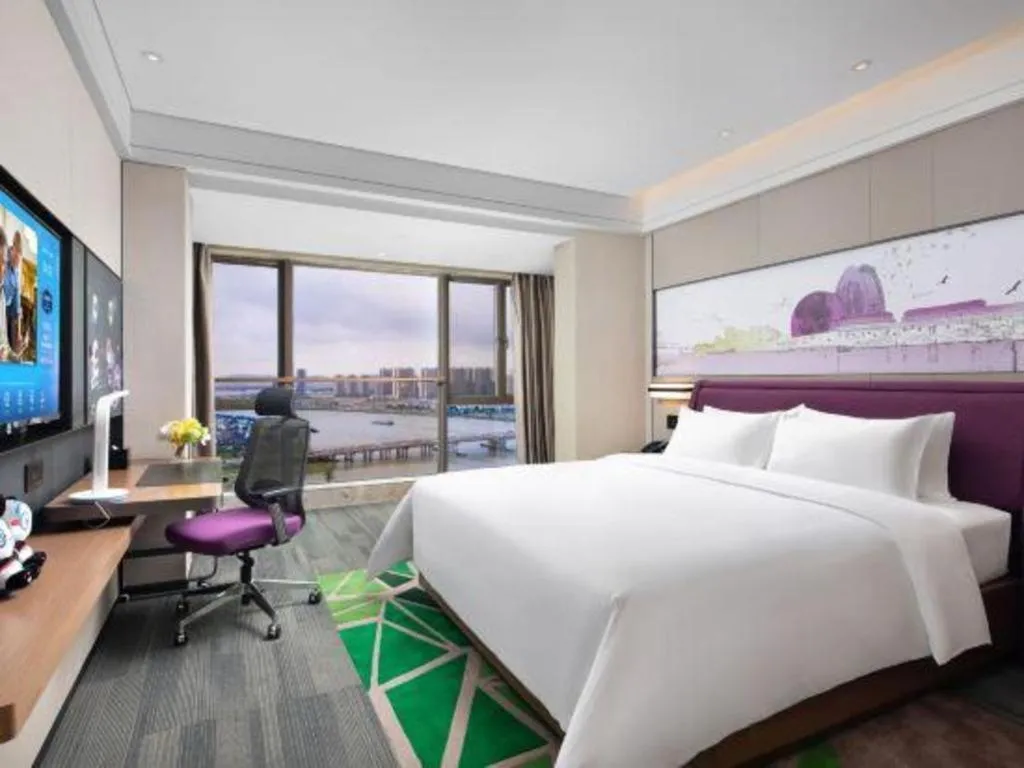 Bed in Hampton by Hilton Zhuhai Doumen