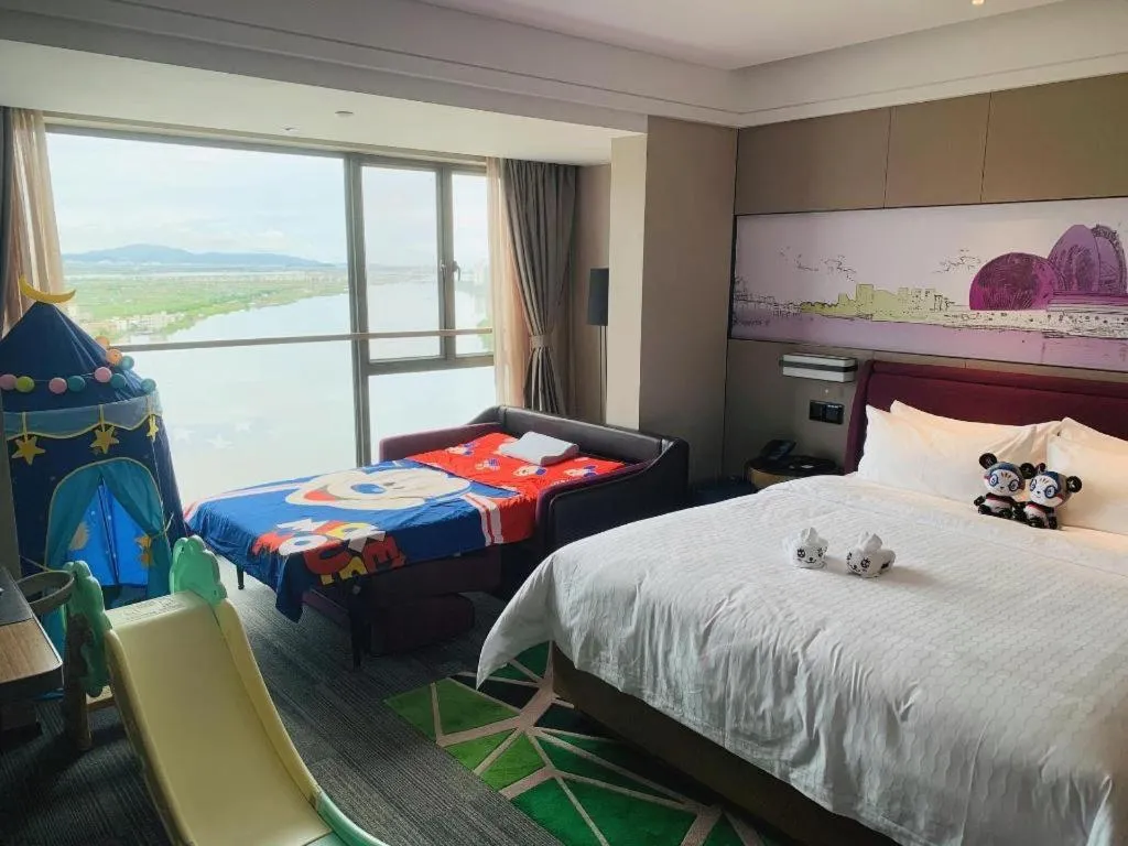 Bed in Hampton by Hilton Zhuhai Doumen