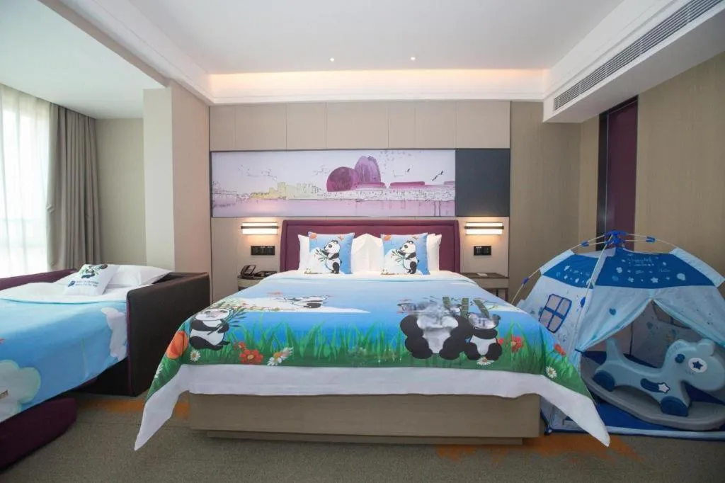 Bed in Hampton by Hilton Zhuhai Doumen