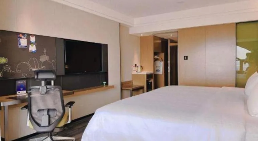 Bed in Hampton by Hilton Zhuhai Doumen