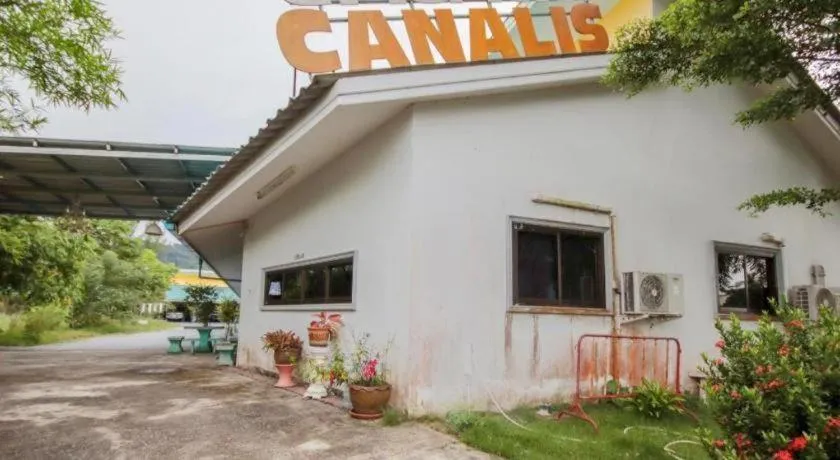 OYO 75310 Canalis Resort