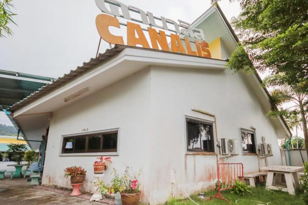 OYO 75310 Canalis Resort