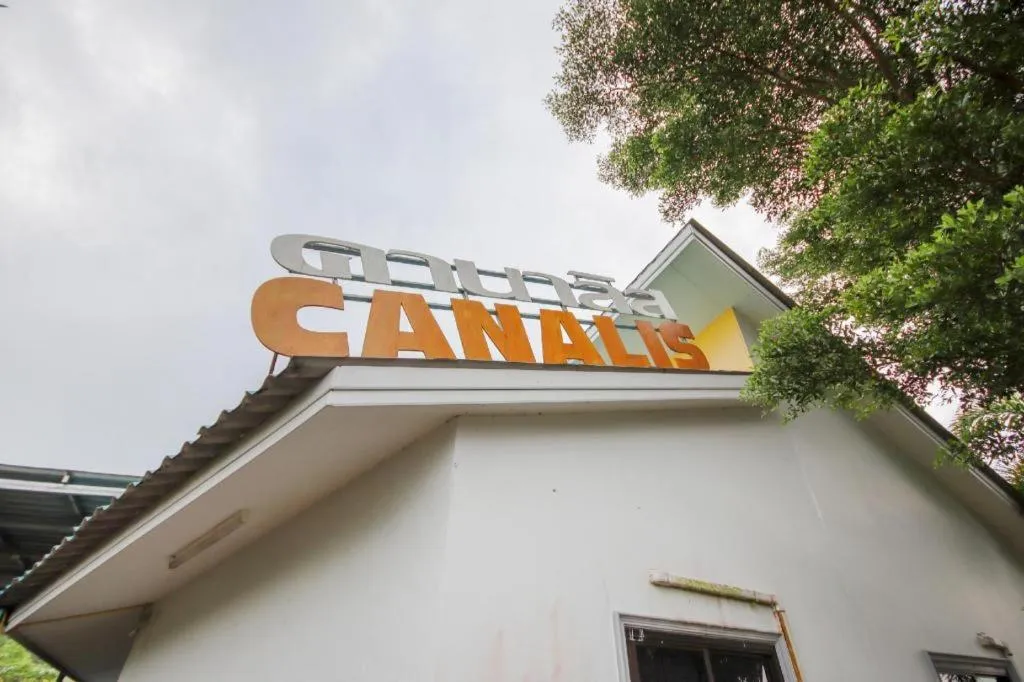 OYO 75310 Canalis Resort