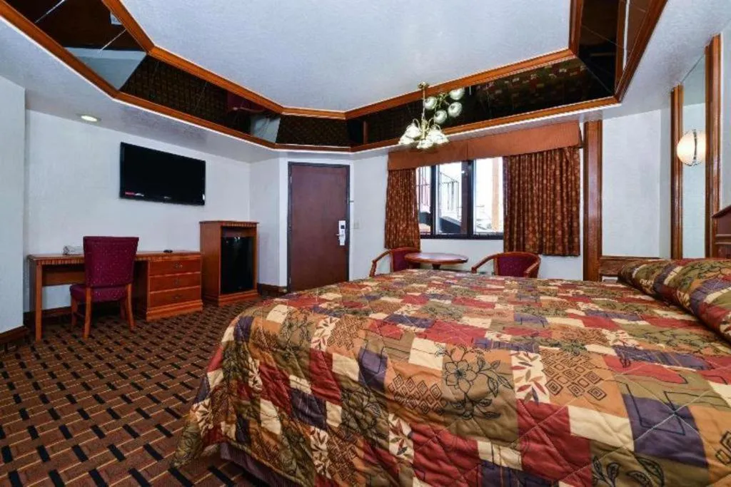 Bed in Americas Best Value Inn & Suites Los Angeles Downtown SW