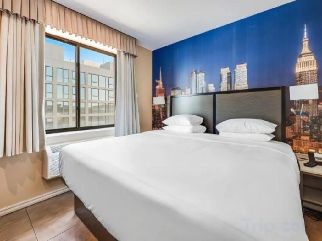 Bed in Americas Best Value Inn & Suites Los Angeles Downtown SW