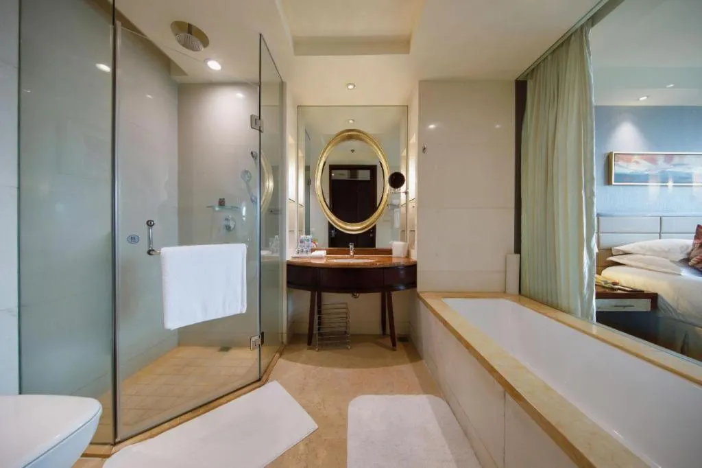 Bed in New Century Grand Hotel Lishui Huaqiao