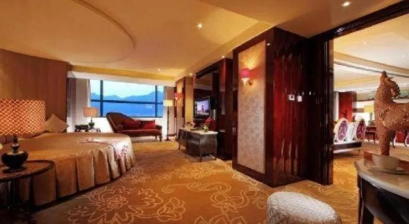 Bed in New Century Grand Hotel Lishui Huaqiao