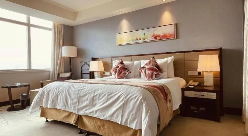 Bed in New Century Grand Hotel Lishui Huaqiao