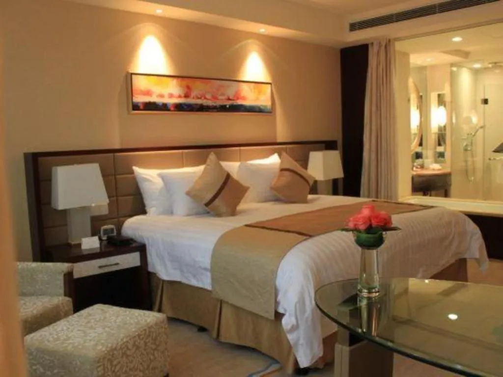 Bed in New Century Grand Hotel Lishui Huaqiao