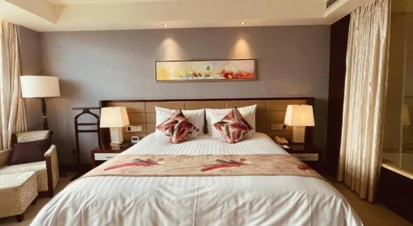 Bed in New Century Grand Hotel Lishui Huaqiao