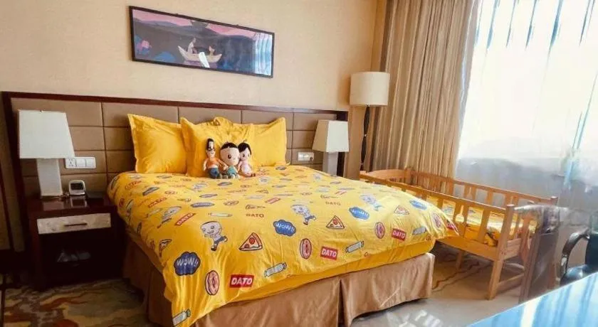 Bed in New Century Grand Hotel Lishui Huaqiao