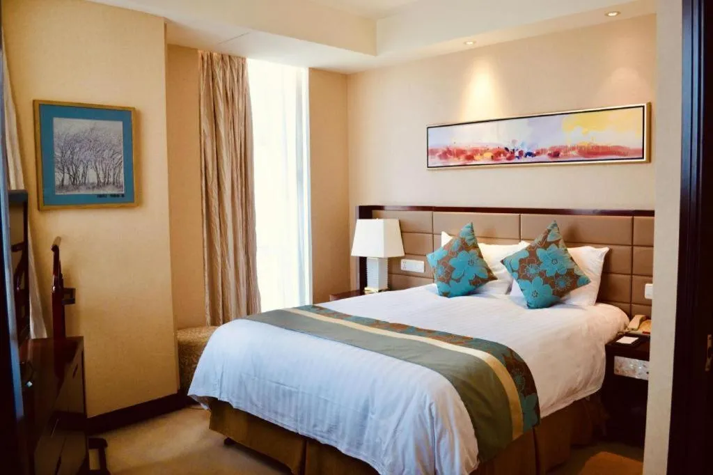 Bed in New Century Grand Hotel Lishui Huaqiao