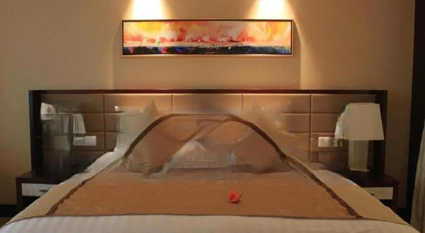 Bed in New Century Grand Hotel Lishui Huaqiao