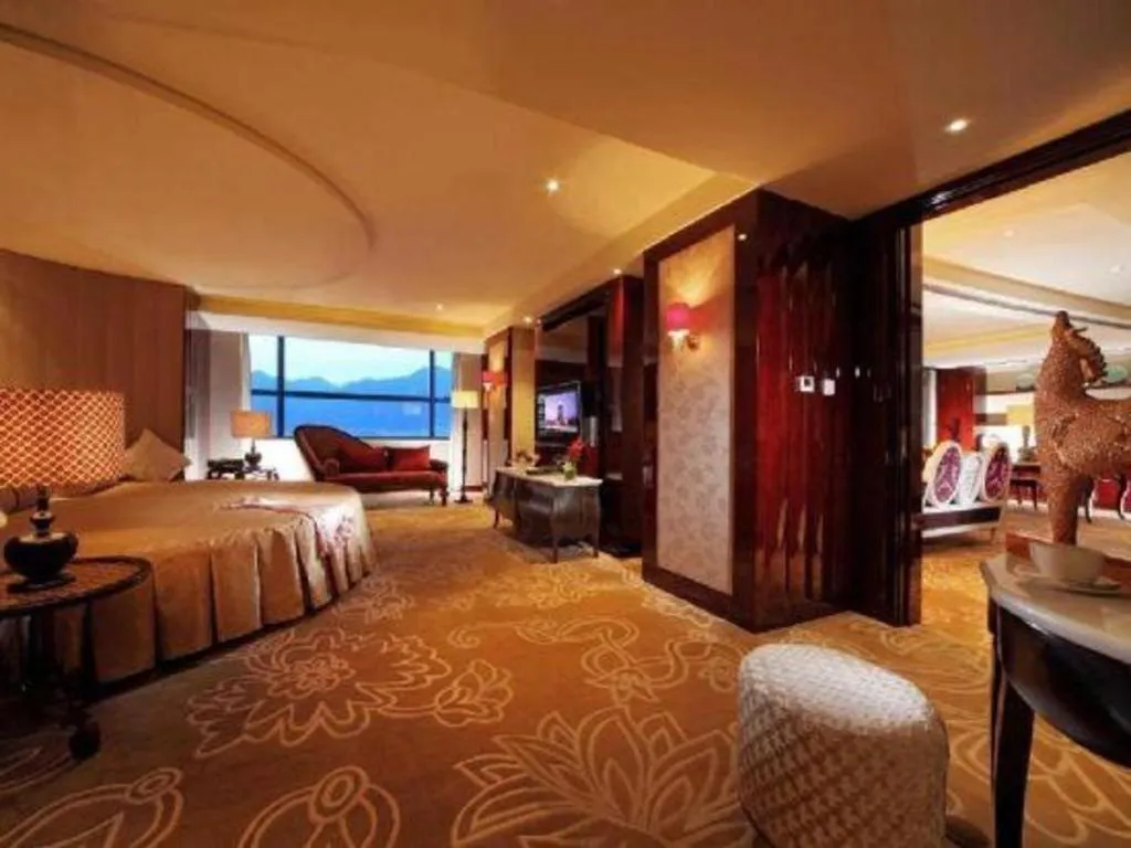 Bed in New Century Grand Hotel Lishui Huaqiao