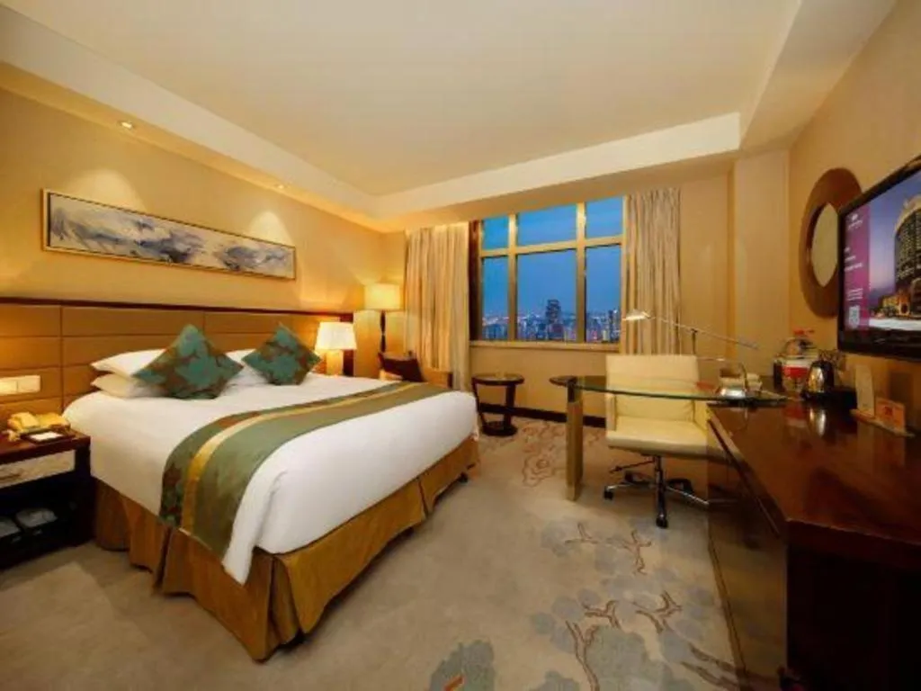 Bed in New Century Grand Hotel Lishui Huaqiao
