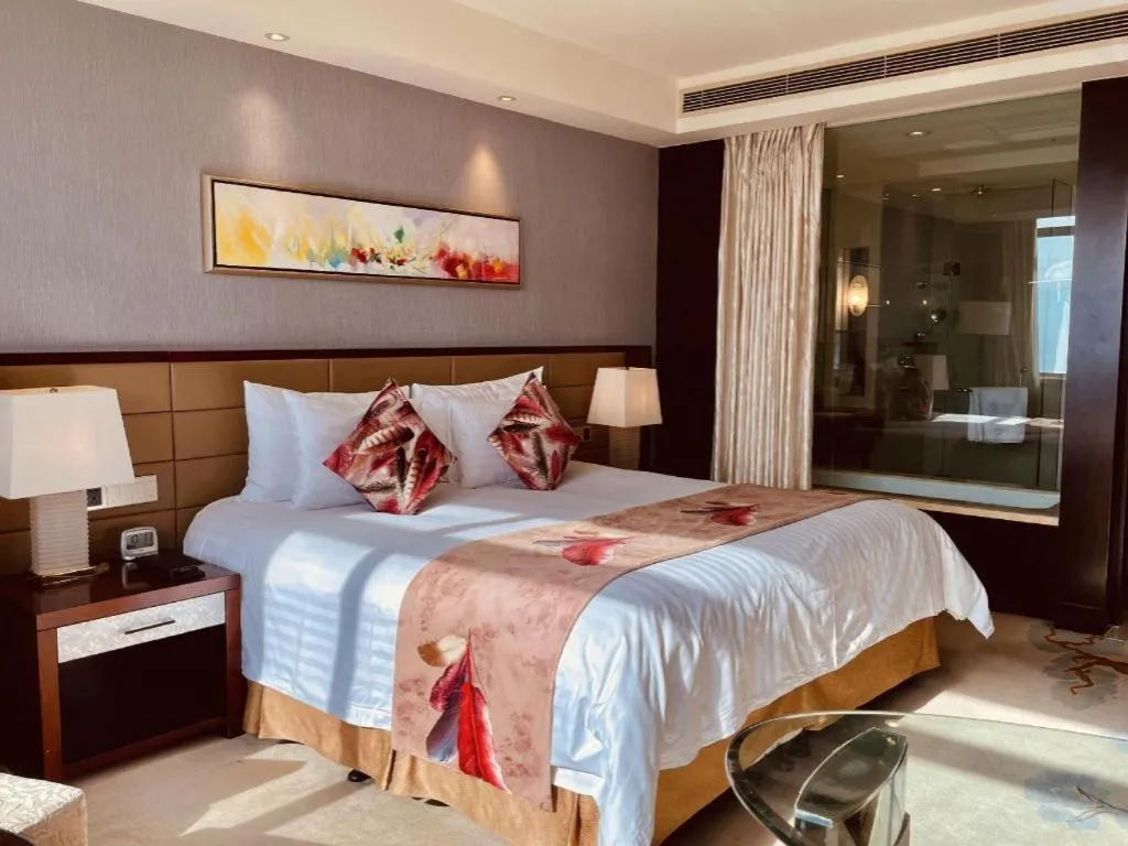 Bed in New Century Grand Hotel Lishui Huaqiao