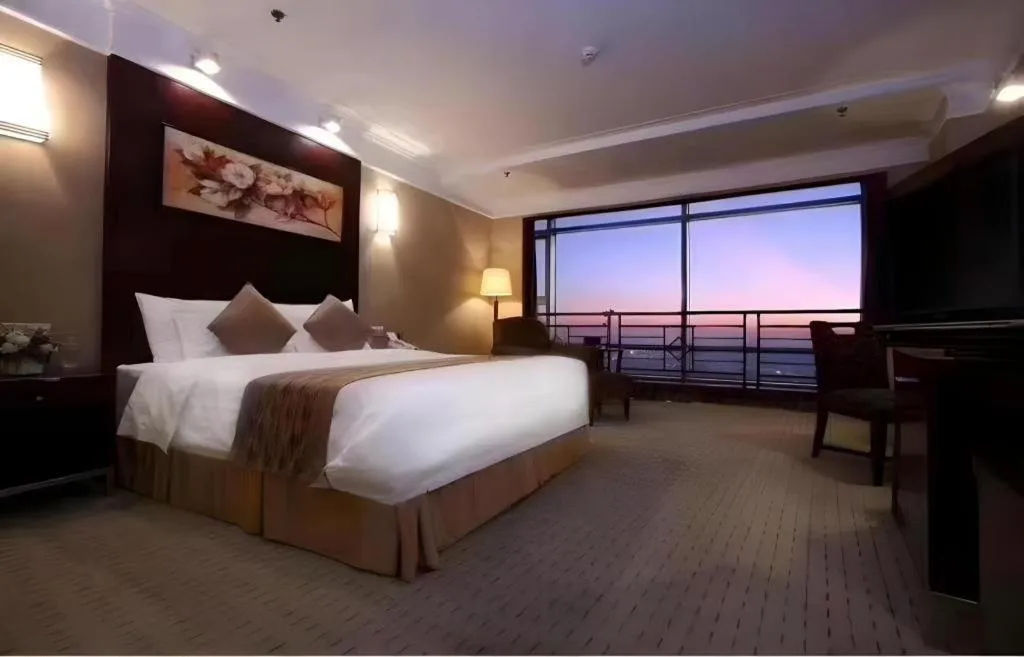 Bed in Qingdao Blue Horizon Hotel Laoshan