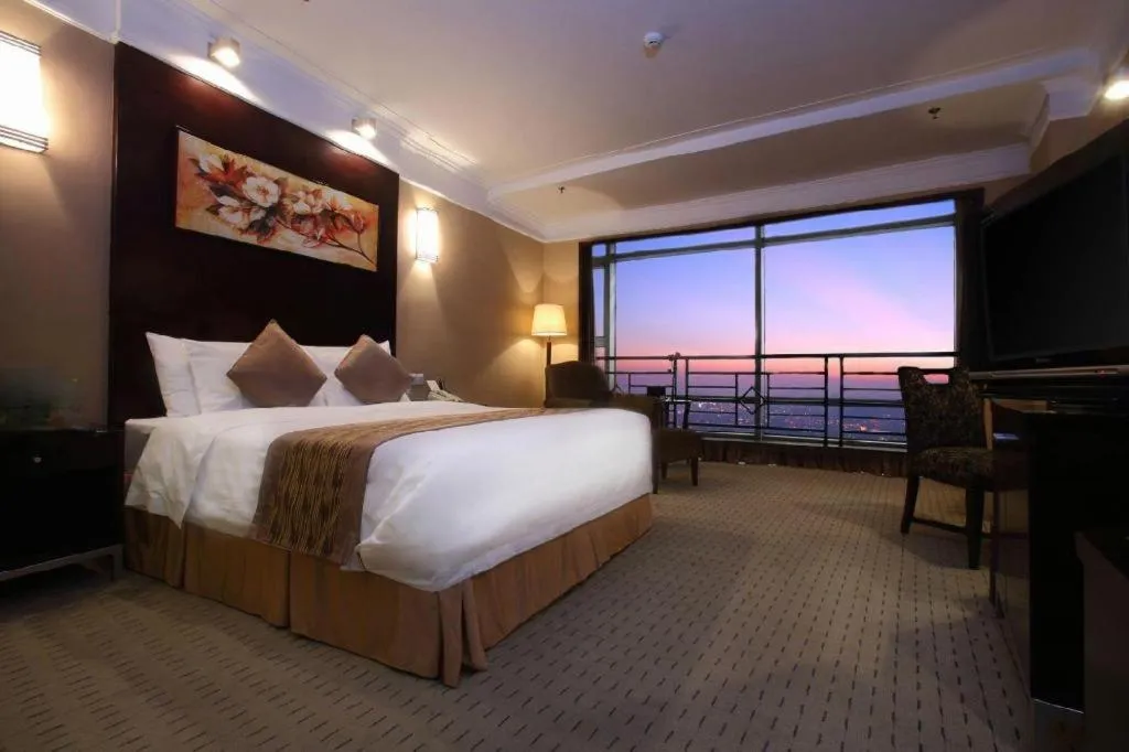 Bed in Qingdao Blue Horizon Hotel Laoshan