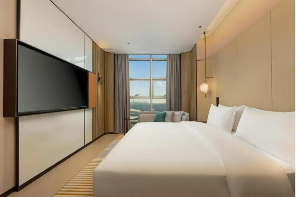 Bed in Holiday Inn Hotel & Suites Jiaxing Hangzhou Bay By IHG