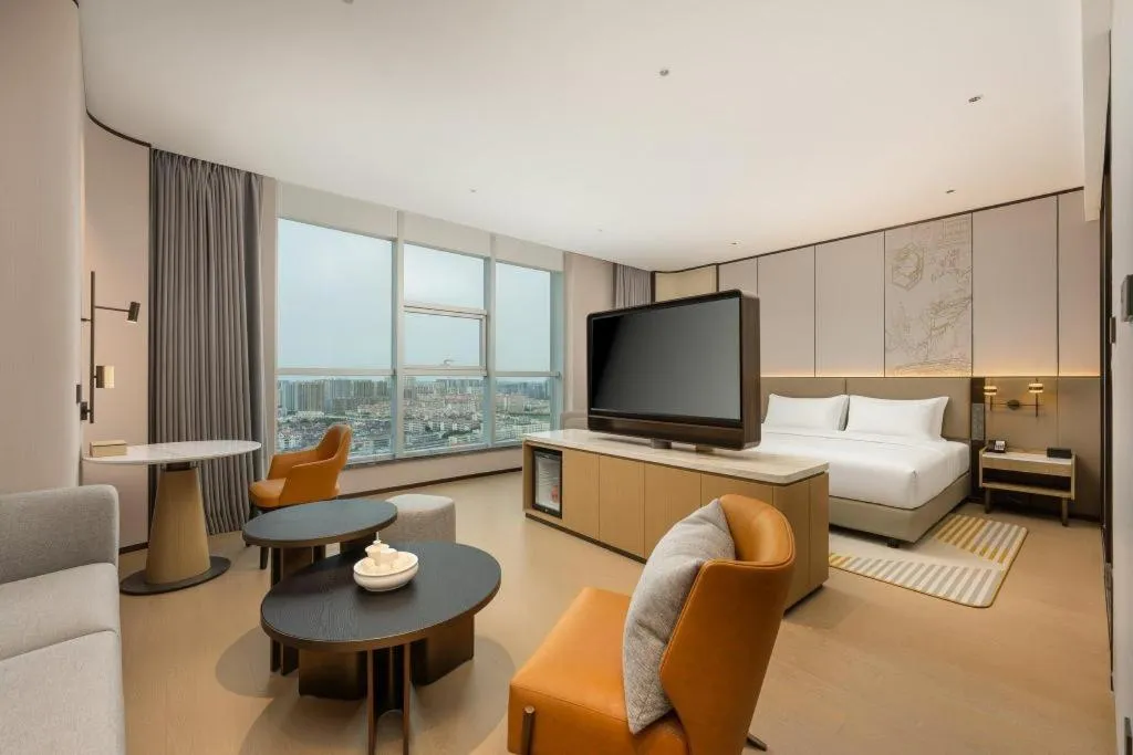 Bed in Holiday Inn Hotel & Suites Jiaxing Hangzhou Bay By IHG