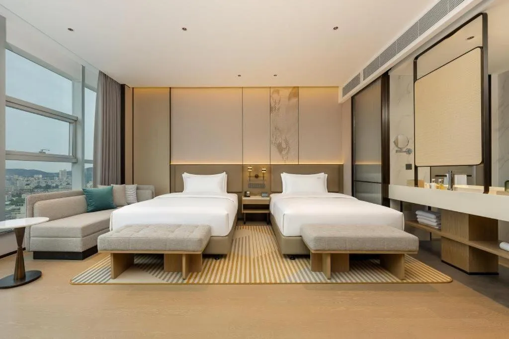 Bed in Holiday Inn Hotel & Suites Jiaxing Hangzhou Bay By IHG