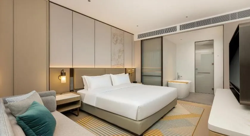 Bed in Holiday Inn Hotel & Suites Jiaxing Hangzhou Bay By IHG