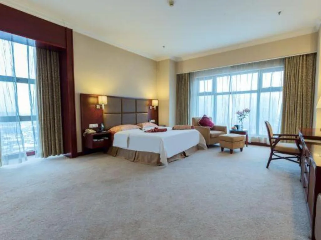 Bed in Dolton Changsha Spa Hotel