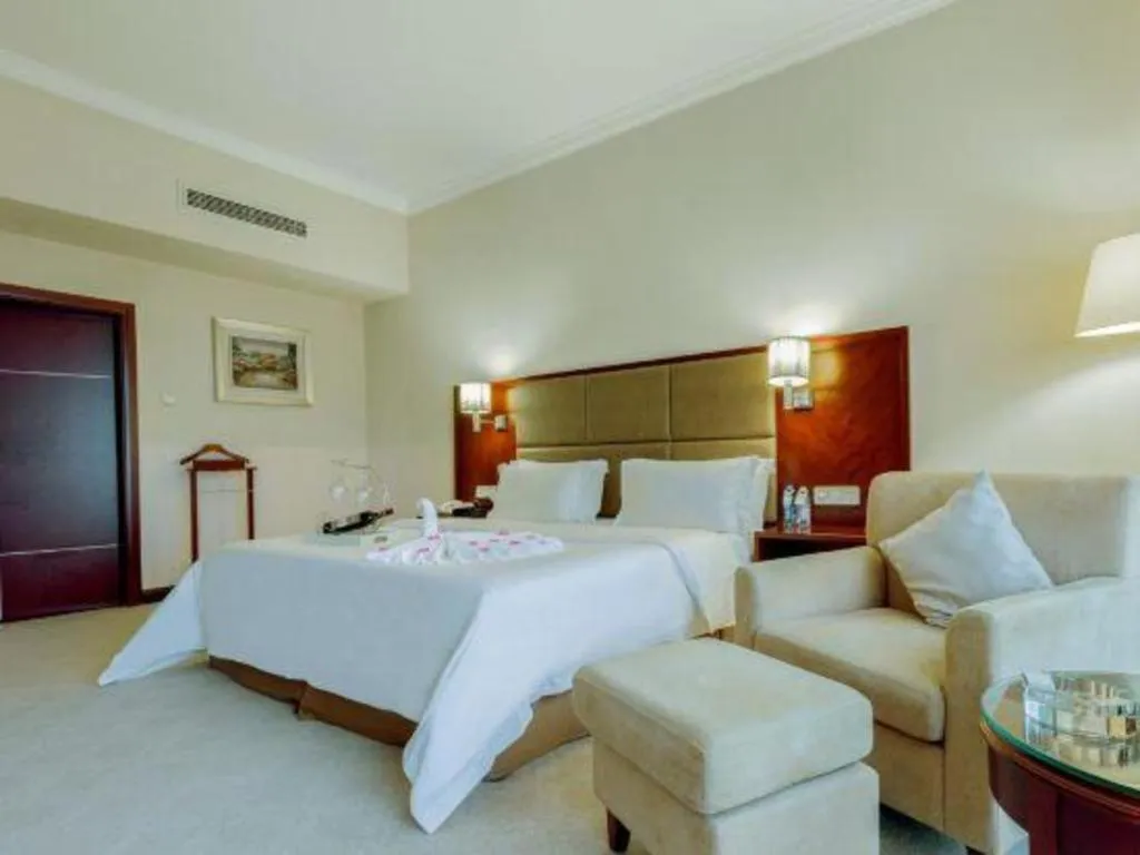 Bed in Dolton Changsha Spa Hotel