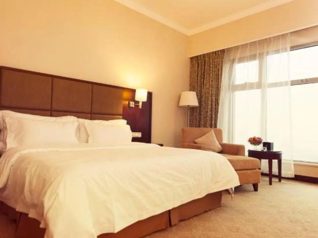 Bed in Dolton Changsha Spa Hotel