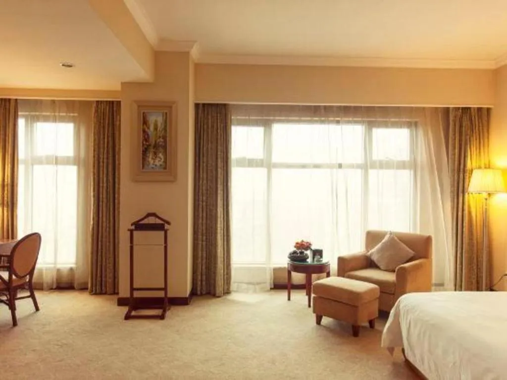 Bed in Dolton Changsha Spa Hotel