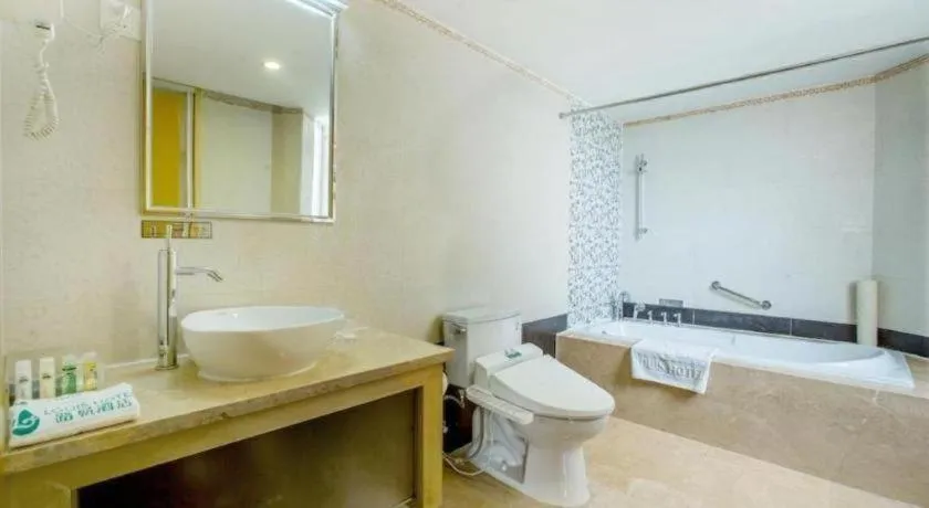 Zhongshan Louis Hotel