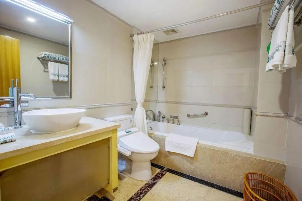 Zhongshan Louis Hotel