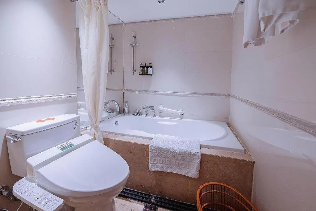 Zhongshan Louis Hotel