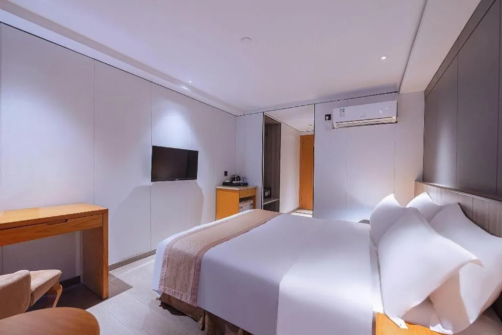 Bed in Zhongshan Louis Hotel