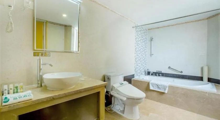 Zhongshan Louis Hotel