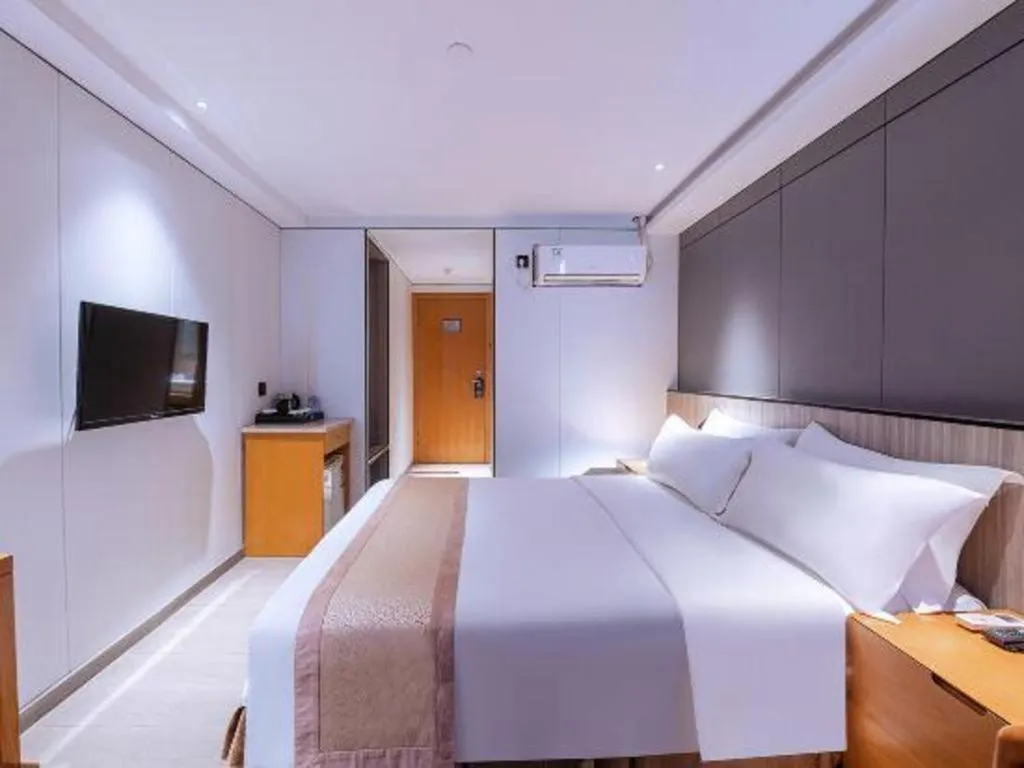 Bed in Zhongshan Louis Hotel