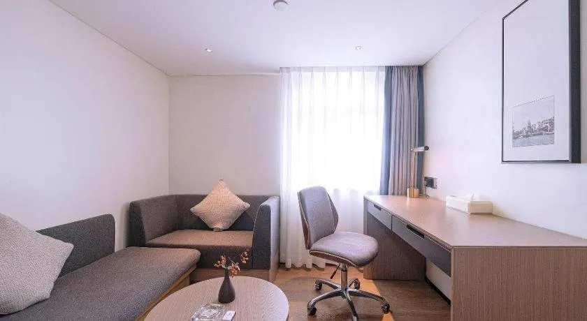 Zhongshan Louis Hotel